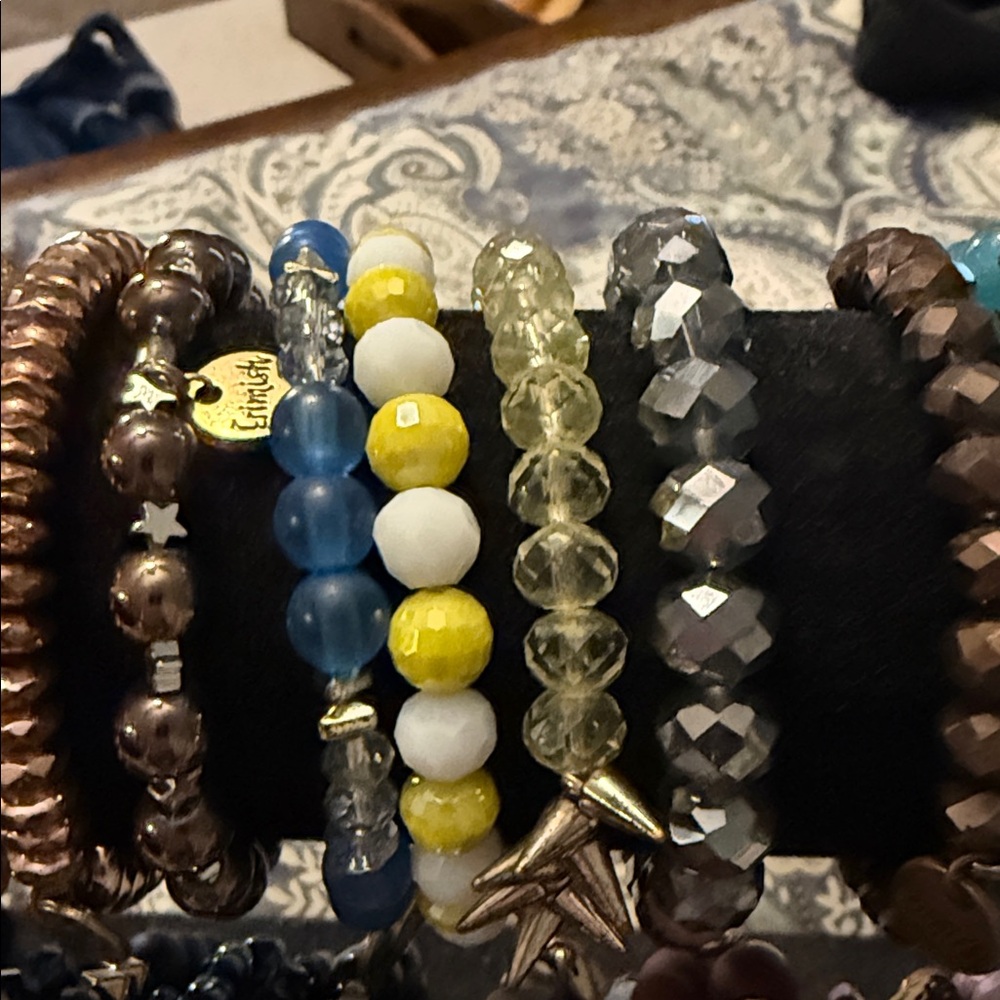 Ermish Bracelets LOT and misc boutique store bracelets (61 total on holder) - Picture 7 of 11